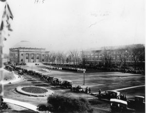 Commencement ceremonies on the Quad, c. 1915. Retrieved from R.S. 39/2/22