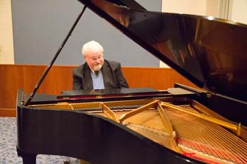 Live piano music continued throughout the reception, setting the tone for the occasion