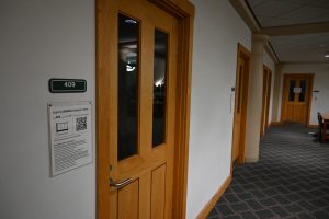 The entrance to room 403. Policies for the group study rooms are posted by the entrance.