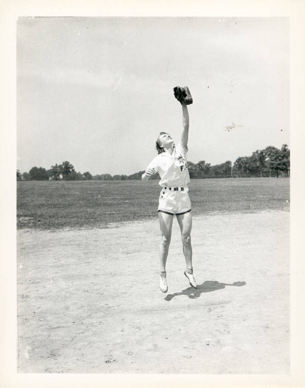 Woman_Playing_Baseball