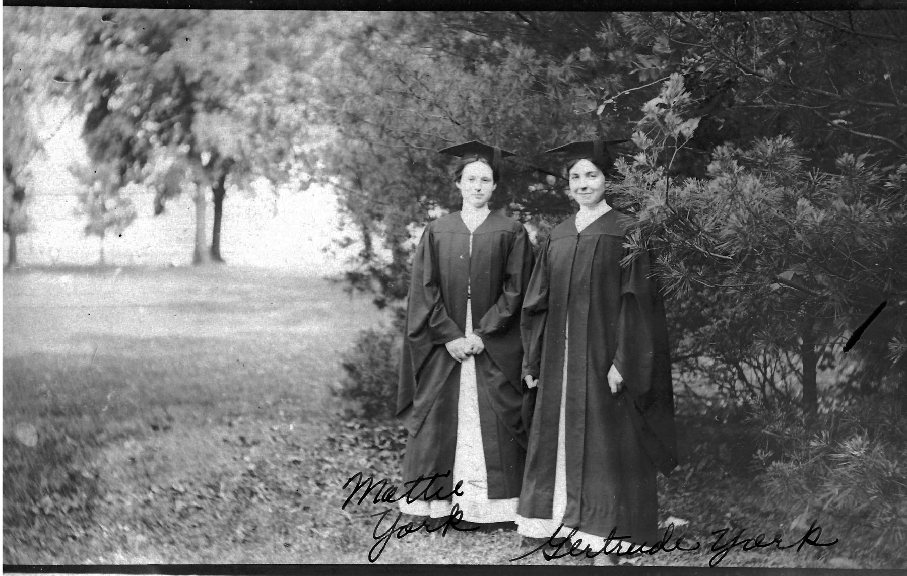 Recent graduates, 1911 (UI Alumni Association collection)