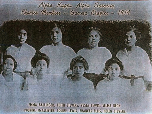 Alpha Kappa Alpha founding members, 1914 (RS 41/72/8)